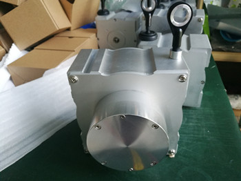 ����30�׳��L�г�����������